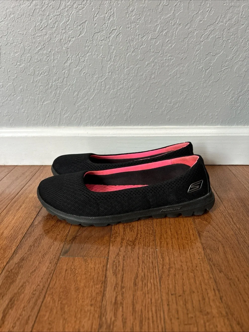 Skechers On The Go Ritz Walking Shoes Slip On Sneakers Women’s Size 8.5 Black